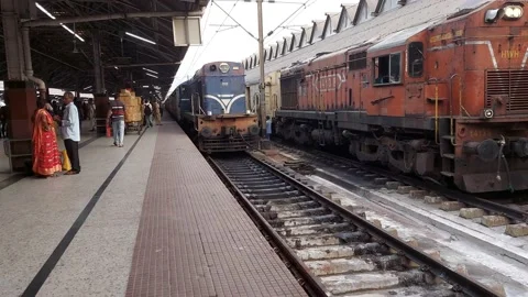 A train arriving  at Howrah Station Stock Footage 194920204