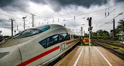 Train arriving Stock Photos