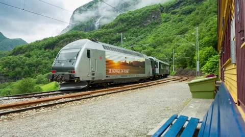 Train Arriving At A Station Vídeo Stock 53084702