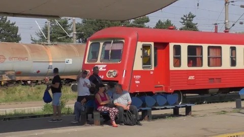 Train arriving in the station Stock Footage 90815141