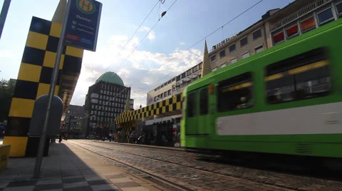 Train arriving at station in Hannover Video stock 40467221