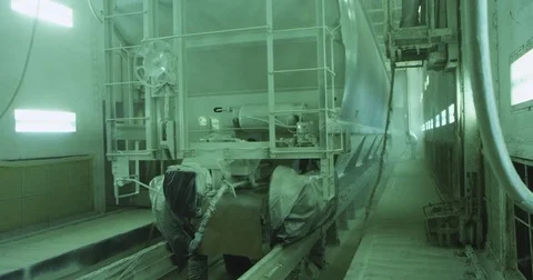 Train Being Painted White 動画素材 81223717