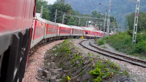 A Train Bending Through Nature Canvas Видео 337632520