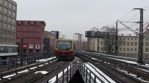 Train Berlin Alexanderplatz 動画素材 46019558