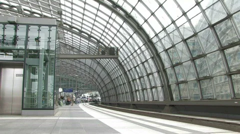 Train at Berlin Central Station 6 Video stock 497710