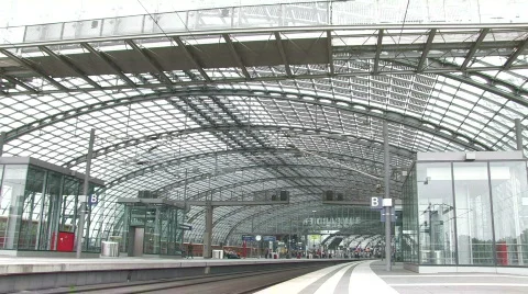 Train at Berlin Central Station 9 Stock-Footage 497705