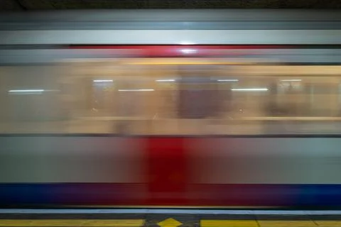 Train blurs past platform at Baker Street London Underground station Stock Photos