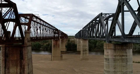 Train Bridge 2 4k Stockbeeldmateriaal 93027117