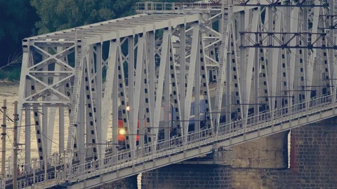 Train on the bridge over the Ob River Vidéo 123161903