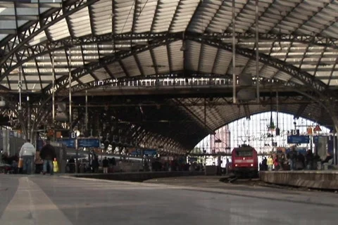 Train on Central Station (Time Lapse) 스톡 동영상 278347