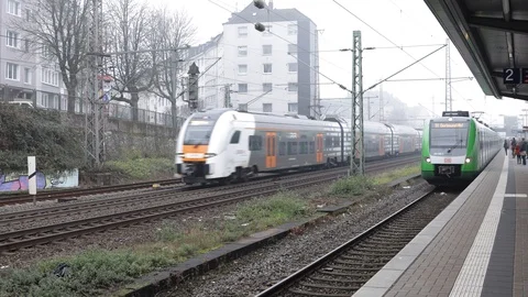 Train comes to station Stock-Footage 127437257