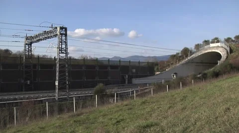 Train coming out of a tunnel. Video stock 61006556