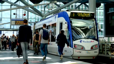 Train commute in The Hague. 스톡 동영상 275038722