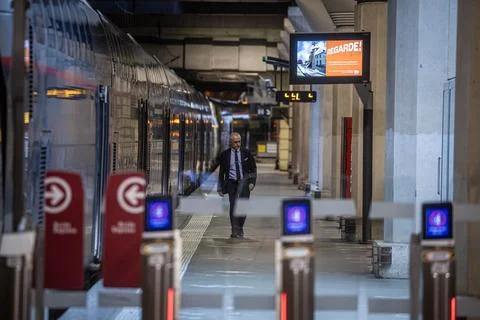 Train controllers' strike disrupts traffic during French school holidays, Paris, Foto stock