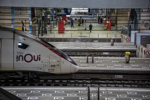 Train controllers' strike disrupts traffic during French school holidays, Paris, Foto stock