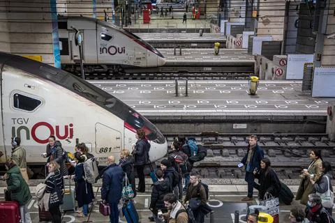 Train controllers' strike disrupts traffic during French school holidays, Paris, 스톡 사진