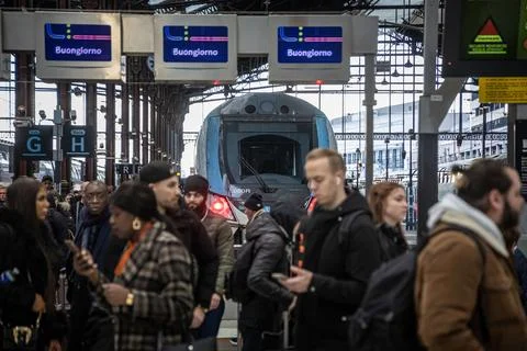 Train controllers' strike disrupts traffic during French school holidays, Paris, Stockfoto's