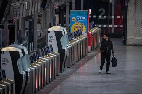 Train controllers' strike disrupts traffic during French school holidays, Paris, Foto stock