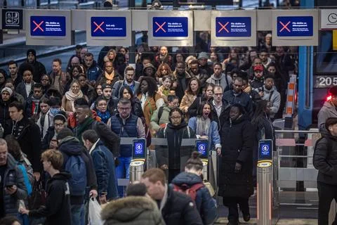Train controllers' strike disrupts traffic during French school holidays, Paris, 스톡 사진