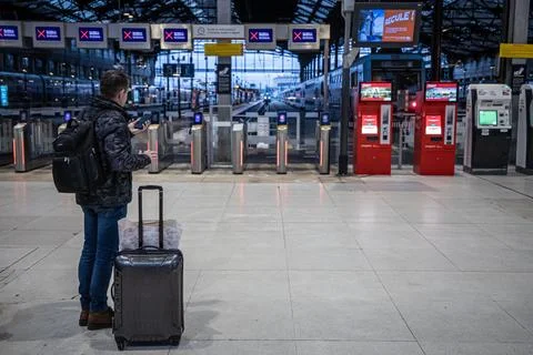 Train controllers' strike disrupts traffic during French school holidays, Paris, 스톡 사진