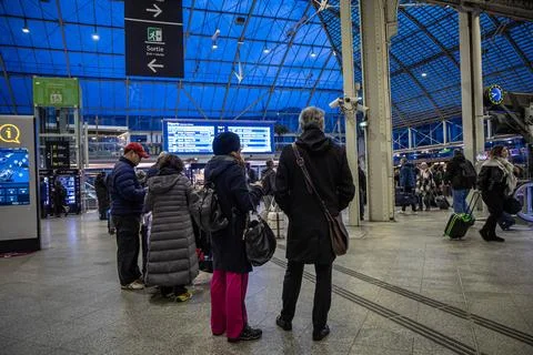 Train controllers' strike disrupts traffic during French school holidays, Paris, 스톡 사진
