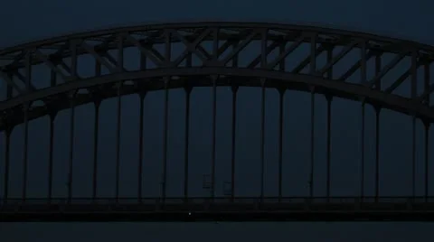 Train Crosses Bridge At Night Vídeos de archivo 12518344