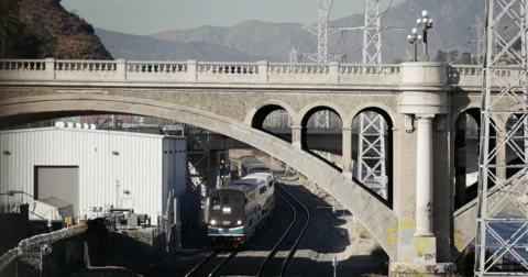 Train Crosses Under Bridge CU 库存影片 57307298