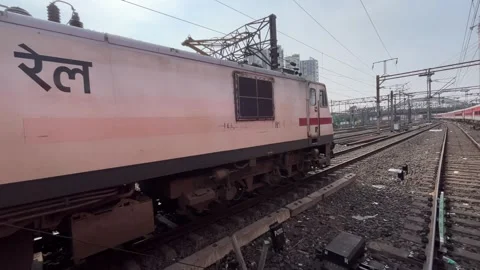 A train is crossing another train. Vidéo 313454047