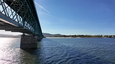 Train crossing Eiffel Bridge over Lima River in Viana do Castelo, Portugal Stockbeeldmateriaal 332368890