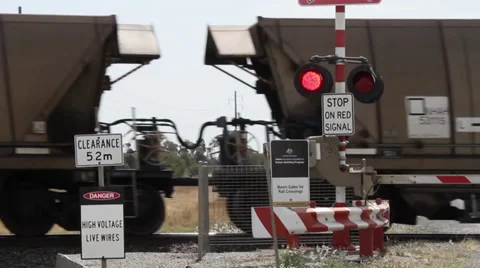 Train crossing 库存影片 31692287