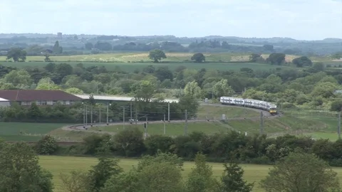 Train Crossing the Hitchin Flyover Video stock 83309300