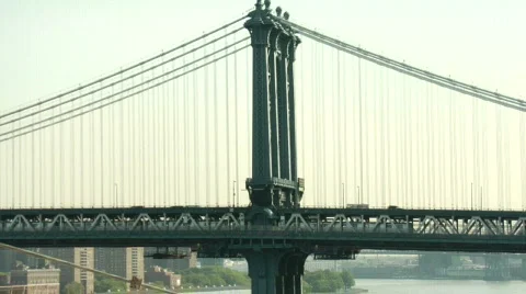 Train Crossing Manhattan Bridge Video stock 156574