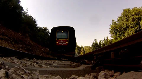 Train crossing over the camera Video stock 29903604