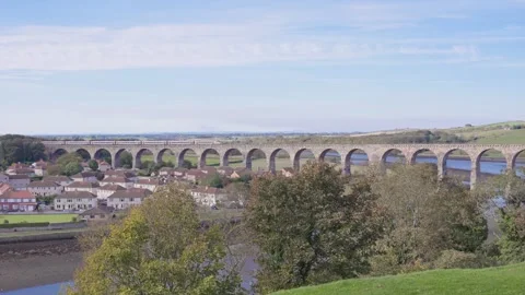 Train crossing the Royal Border Bridge, Berwick-upon-Tweed, England, UK Stock-Footage 320192400