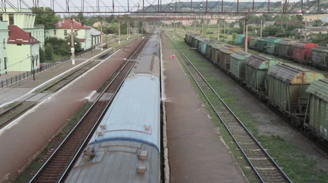 Train departs from the station Vídeo Stock 65786325