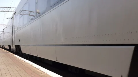 The train departs from the train station Video stock 119106167
