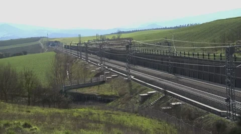 Train disappearing into a tunnel. Video stock 61008502
