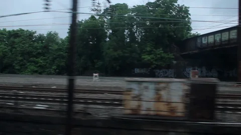 Train Driving Into City 動画素材 103650506