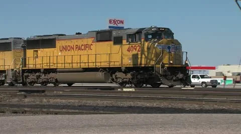 Train Engines at Crossing 動画素材 11115785