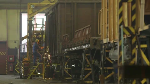 Train Factory hall 库存影片 33402801