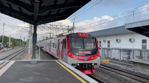 Train in fine weather passing through the station Stock-Footage 269503001