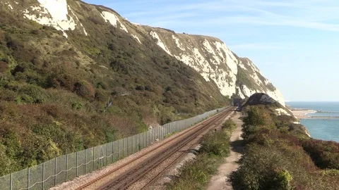 Train in Folkestone Warren Video stock 96215805