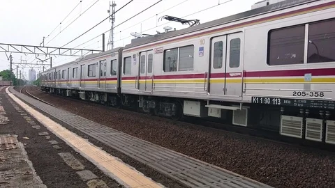 The train goes to the next station Video stock 121181763
