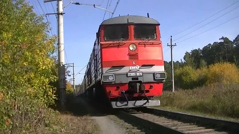 The train goes very fast Video stock 95945128