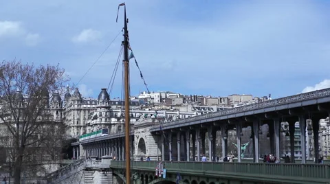 Train going on the Bir Hakeim bridge in Paris Stock Footage 64071389