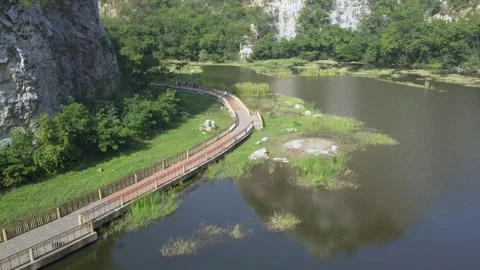 A train going down the river Vídeo Stock 156846786