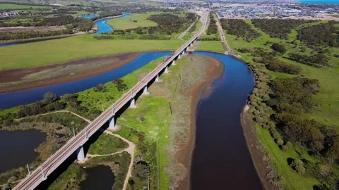 Train going over river 库存影片 207734966