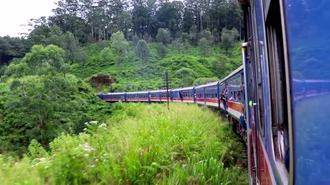 Train Going Through Beautiful Tea Plantations At Highlands Of Sri Lanka. 動画素材 255544120
