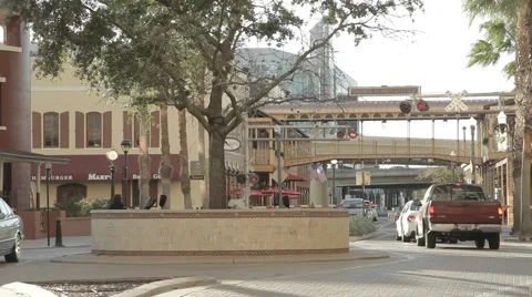 Train going through the city, Sun Rail train, orlando Vídeos de archivo 49504664
