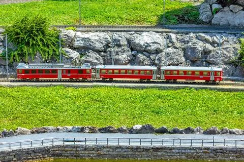 Train in the green scenery Foto stock